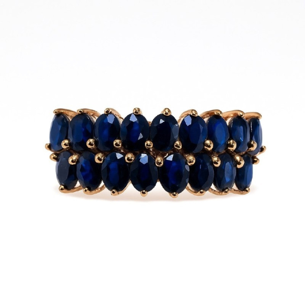 Кольцо из красного золота с сапфирами